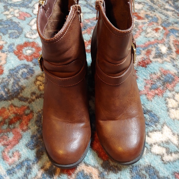 3 for $15 Brown boots - Picture 3 of 7
